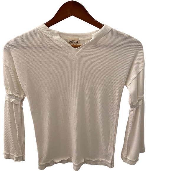 Nwt Baea Ling bell sleeve top size Small - Picture 1 of 5
